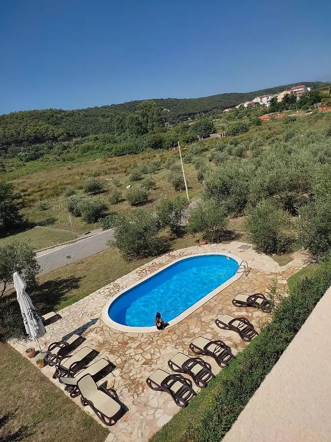 Apartment Arba 3 S Bazenom I Parkingom Rab Town Croatia